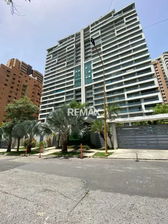 Apartamento Ejecutivo en Alquiler La Trigaleña Alta Tipo Duplex Con Patio Con Planta Pozo Piscina - 9