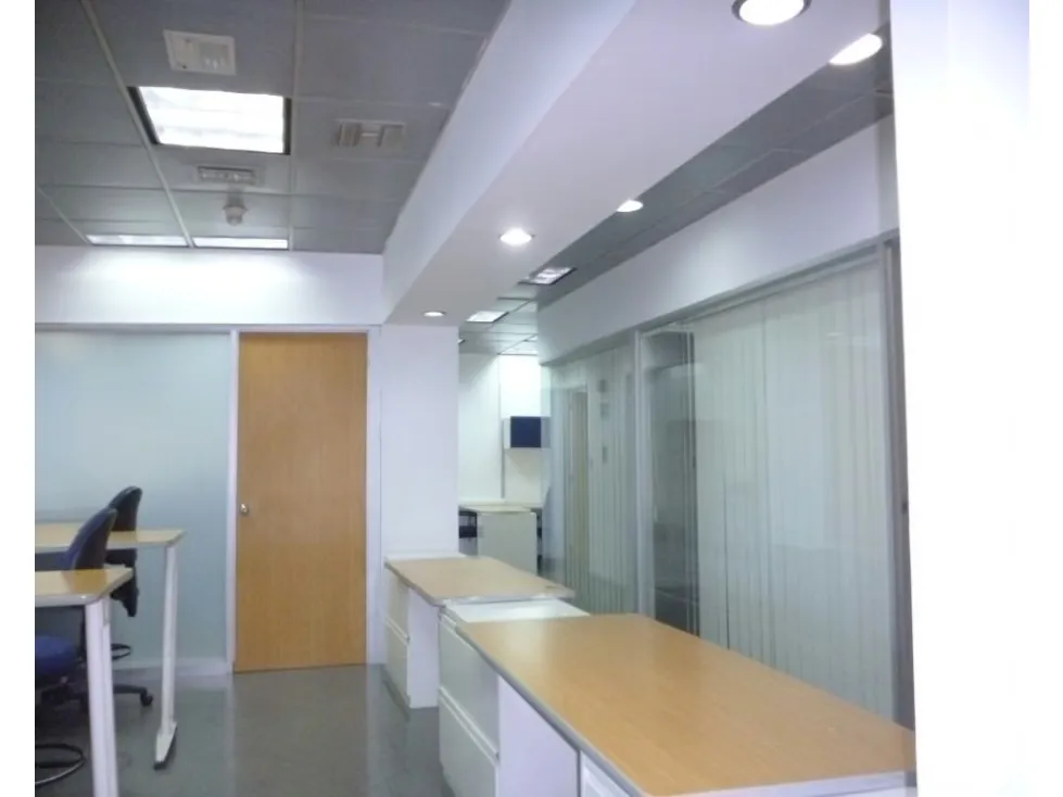 Alquiler local comercial 161m2 Plaza Venezuela 3515 - 13