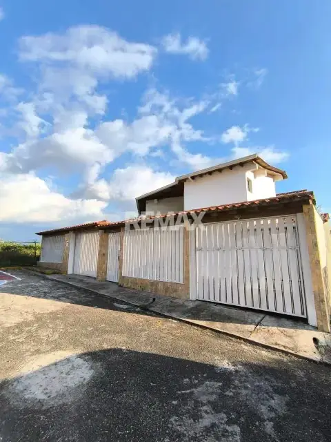 En venta casa ubicada en la urbanización Manzanares 1, sector altos de las margaritas, municipio cárdenas