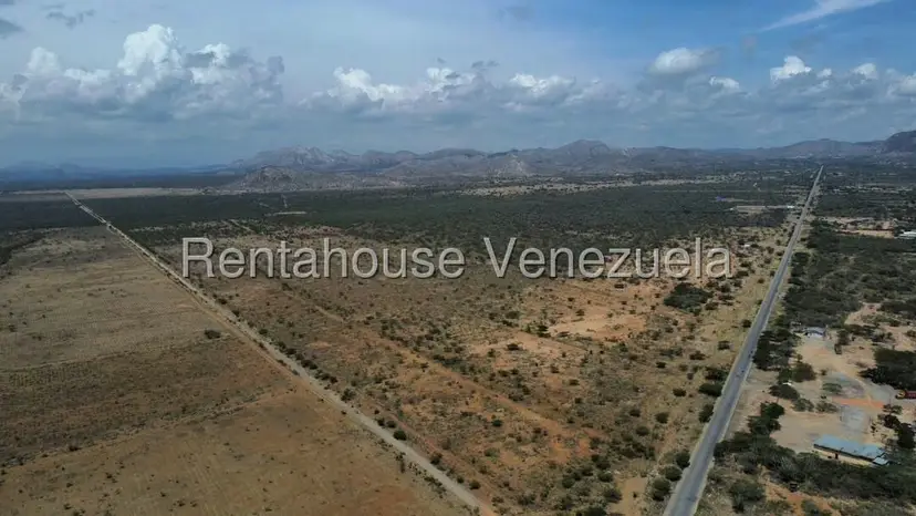 Terreno (Comercial) en Venta en Parroquia Juan de Villegas, Lara