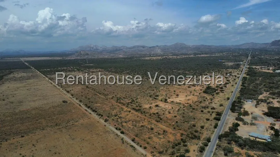 Terreno (Comercial) en Venta en Parroquia Juan de Villegas, Lara