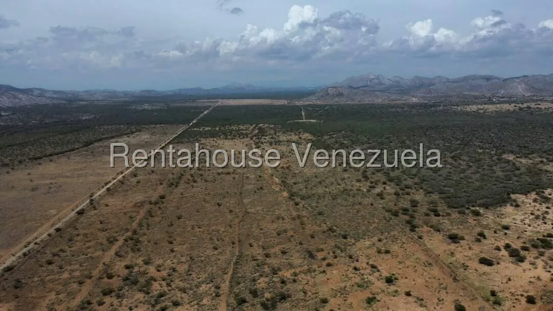 Terreno (Comercial) en Venta en Parroquia Juan de Villegas, Lara - 2