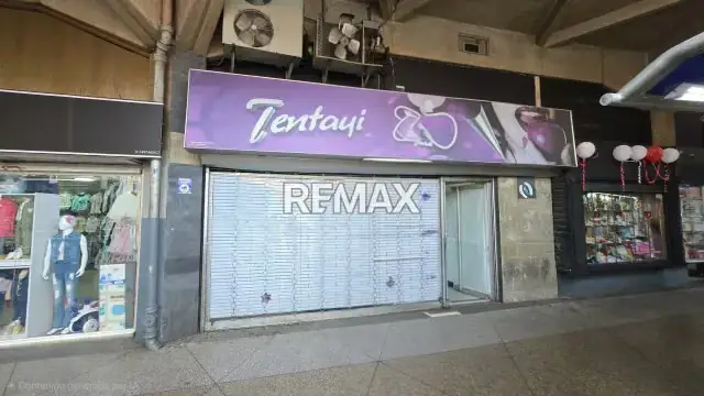En Alquiler‼️ *Local Comercial Ubicado el Centro Cívico* de San Cristóbal en Planta Baja, pasillo de acceso principal con alto flujo peatonal