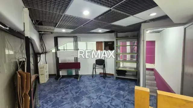 En Alquiler‼️ *Local Comercial Ubicado el Centro Cívico* de San Cristóbal en Planta Baja, pasillo de acceso principal con alto flujo peatonal - 7