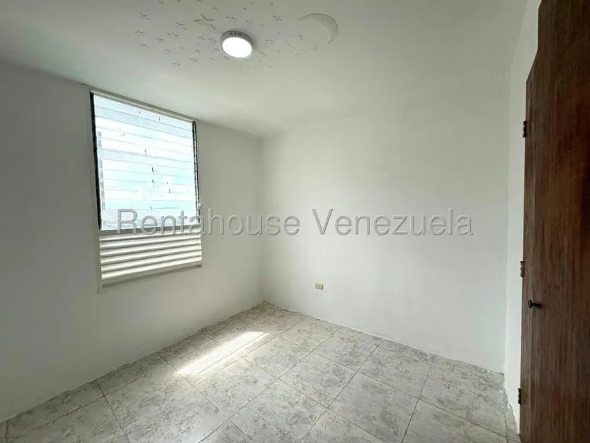 Apartamento (1 Nivel) en Alquiler en Las Trinitarias, Lara - 19