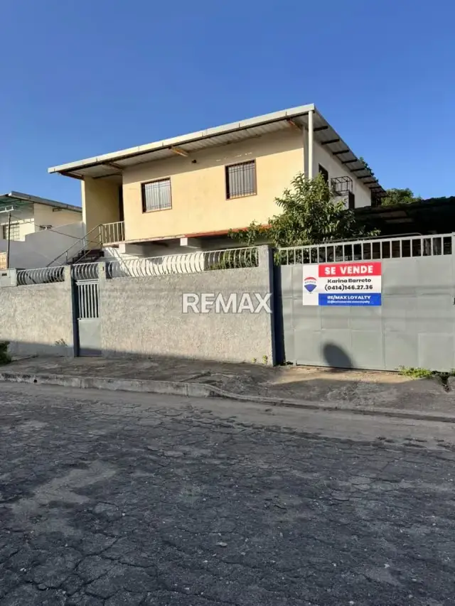 En Venta Espaciosa casa con apartamento independiente Turmero Sector Arturo Michelena
