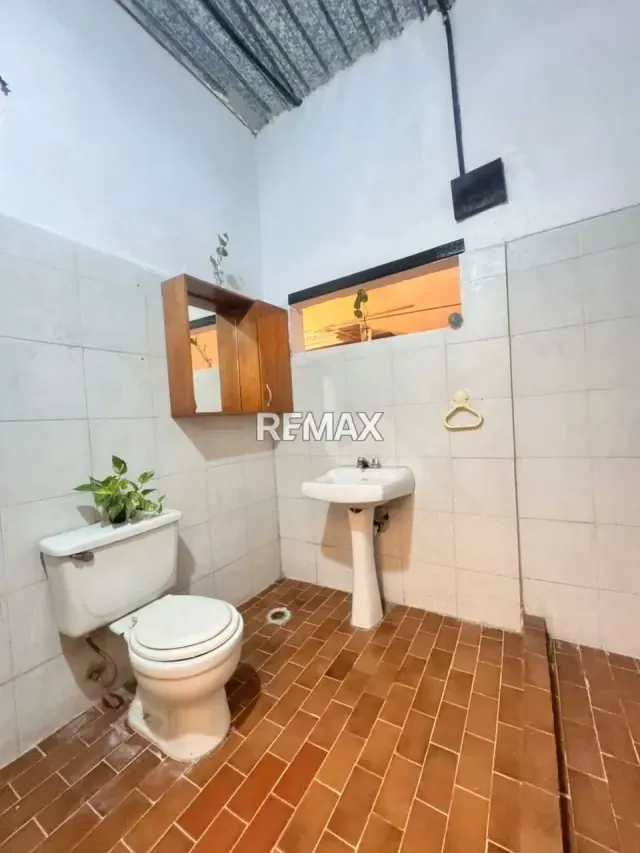 En Venta Espaciosa casa con apartamento independiente Turmero Sector Arturo Michelena - 14