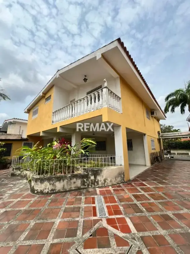 CASA COMERCIAL EN ALQUILER EN LA URBANIZACIÓN LOS LIBERTADORES, BARQUISIMETO
