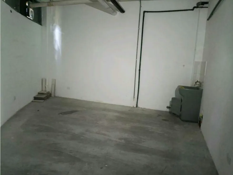Se Alquila Local Comercial de 240 m2 nivel SD EN CC Santa Monica - 12