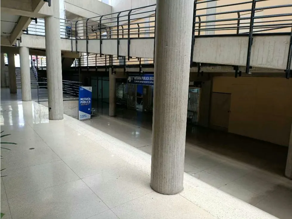 Se Alquila Local Comercial de 240 m2 nivel SD EN CC Santa Monica - 15