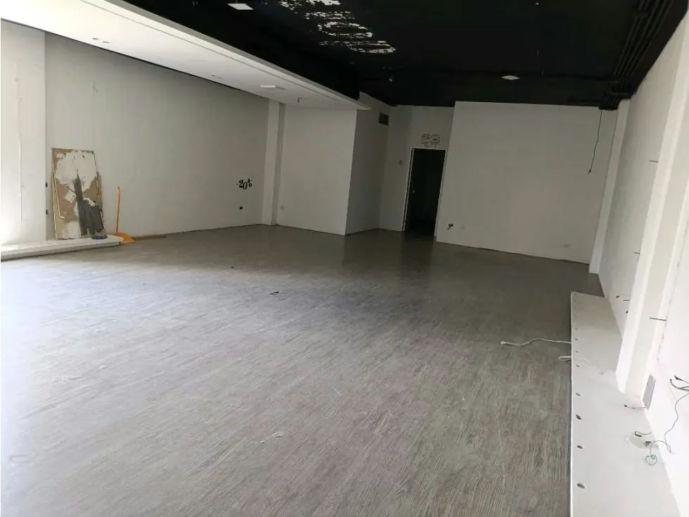 Se Alquila Local Comercial de 240 m2 nivel SD EN CC Santa Monica - 7
