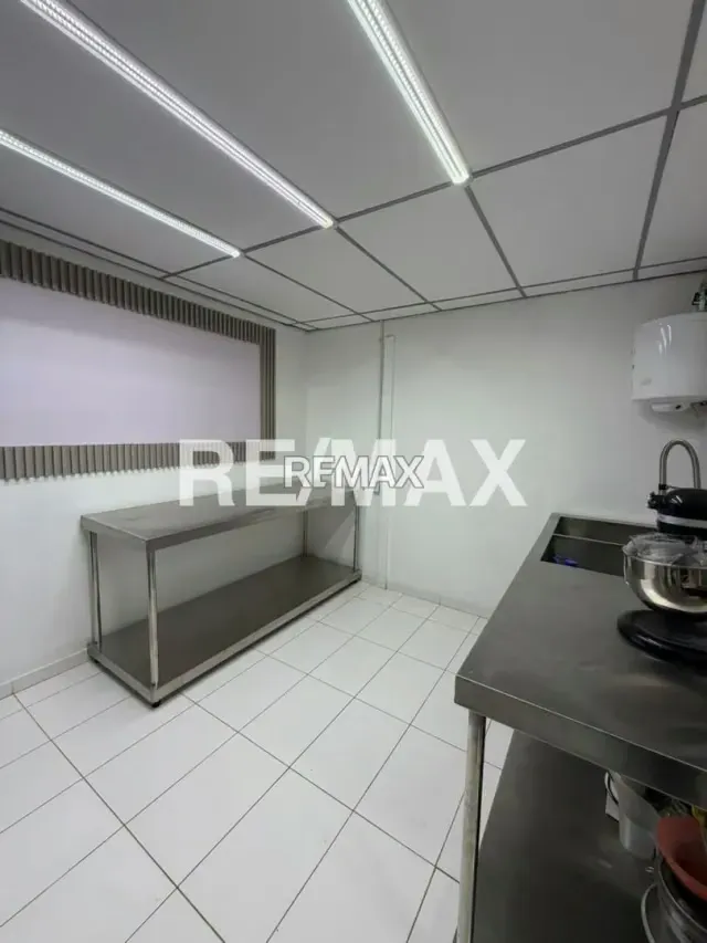 EN VENTA PUNTO COMERCIAL AV 8 SANTA RITA - 12