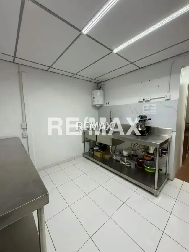 EN VENTA PUNTO COMERCIAL AV 8 SANTA RITA - 4