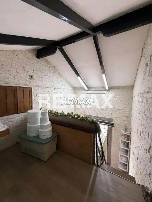EN VENTA PUNTO COMERCIAL AV 8 SANTA RITA - 8