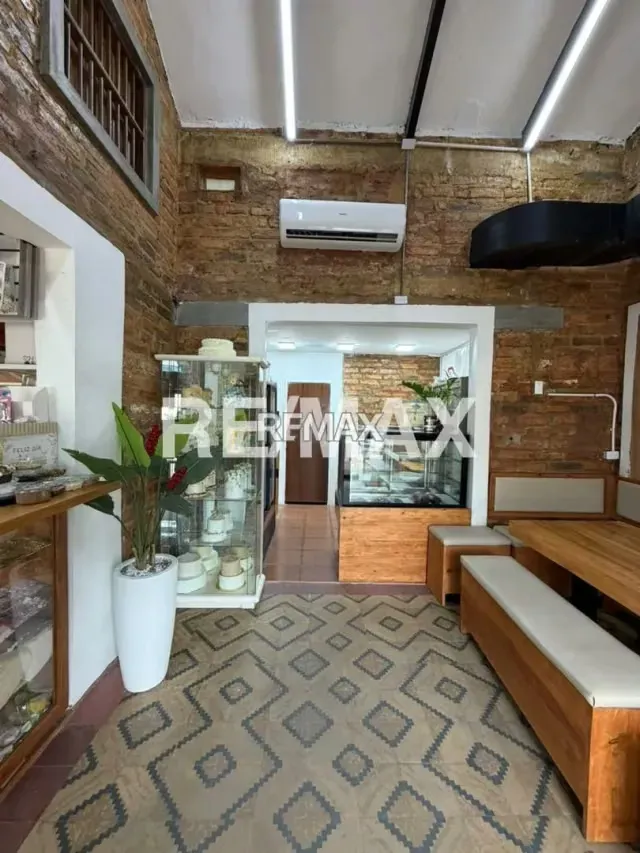 EN VENTA PUNTO COMERCIAL AV 8 SANTA RITA - 9
