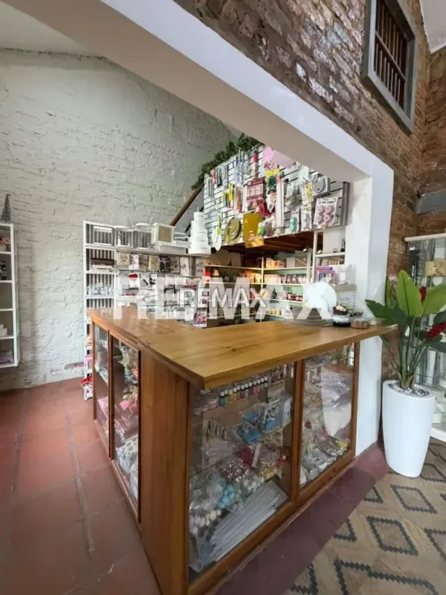 EN VENTA PUNTO COMERCIAL AV 8 SANTA RITA - 10