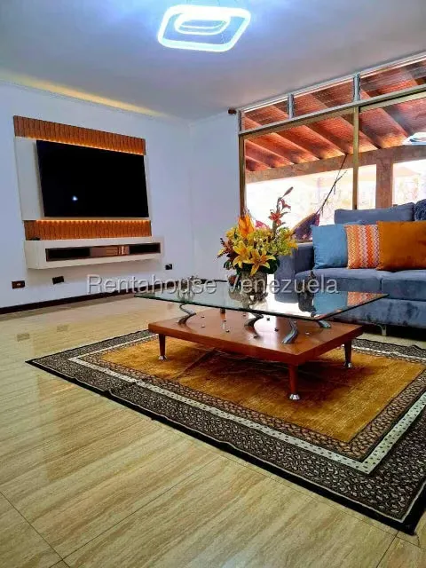 Casa (Duplex) en Alquiler en Lomas de Prados del Este, Distrito Metropolitano - 3