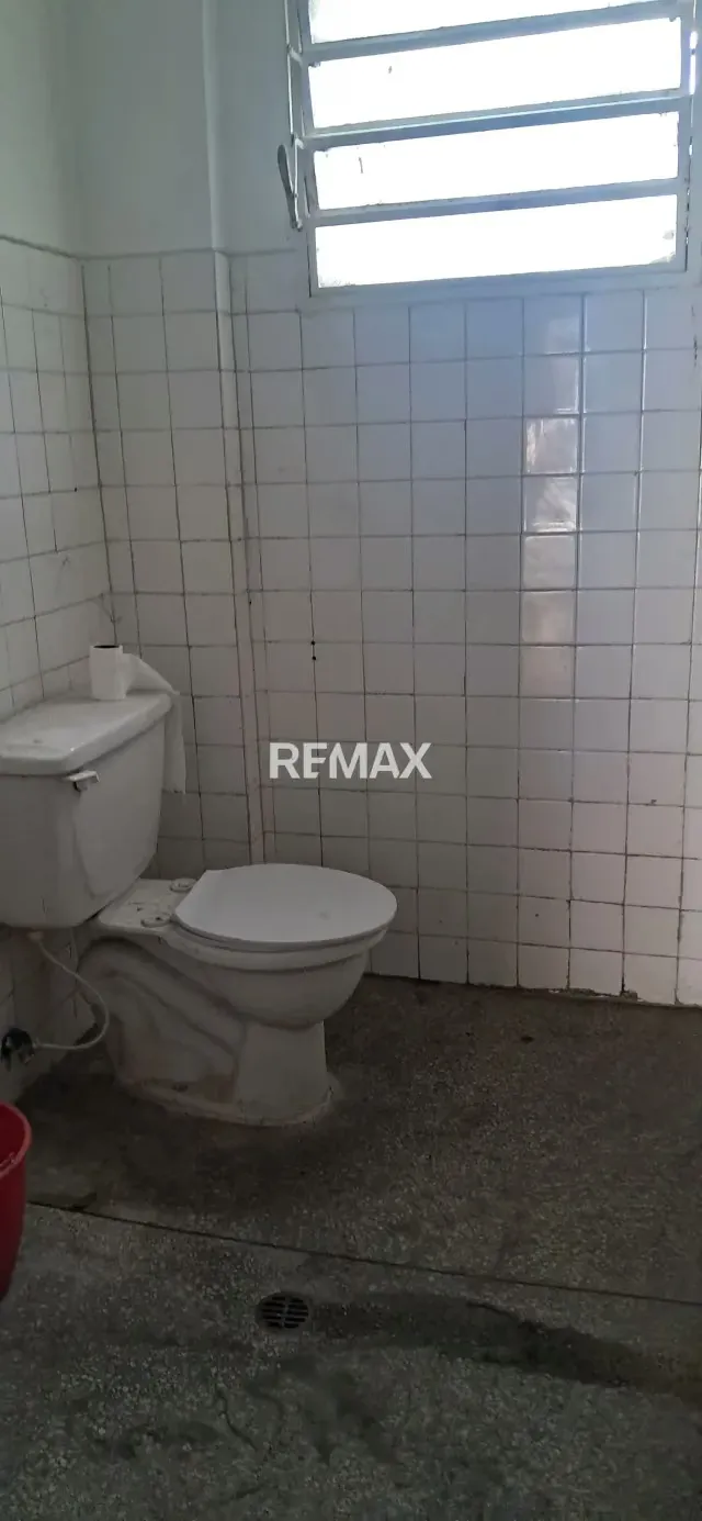 Alquiler de Local de local 40 metros ideal para venta de Repuestos ubicado en la Avenida Ayacucho - 2