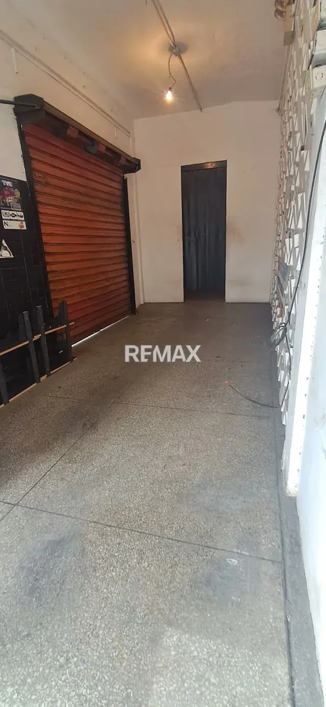 Alquiler de Local de local 40 metros ideal para venta de Repuestos ubicado en la Avenida Ayacucho - 4