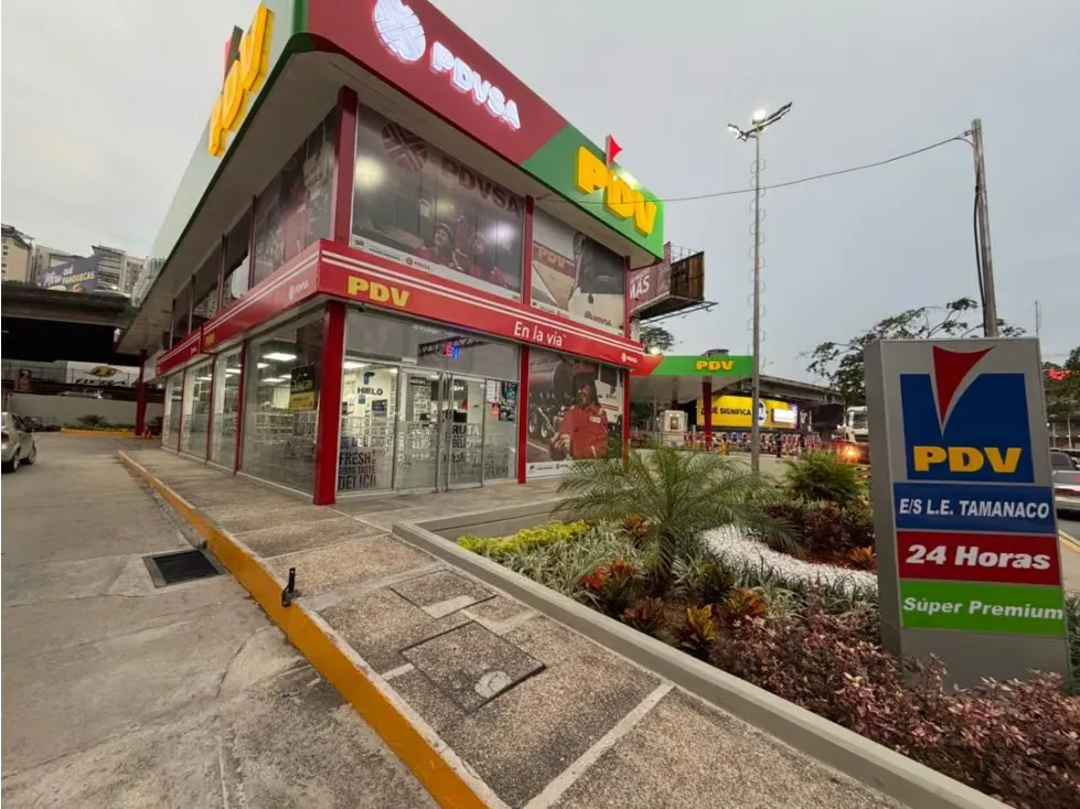 Alquilo local 180m2 Las Mercedes 1676