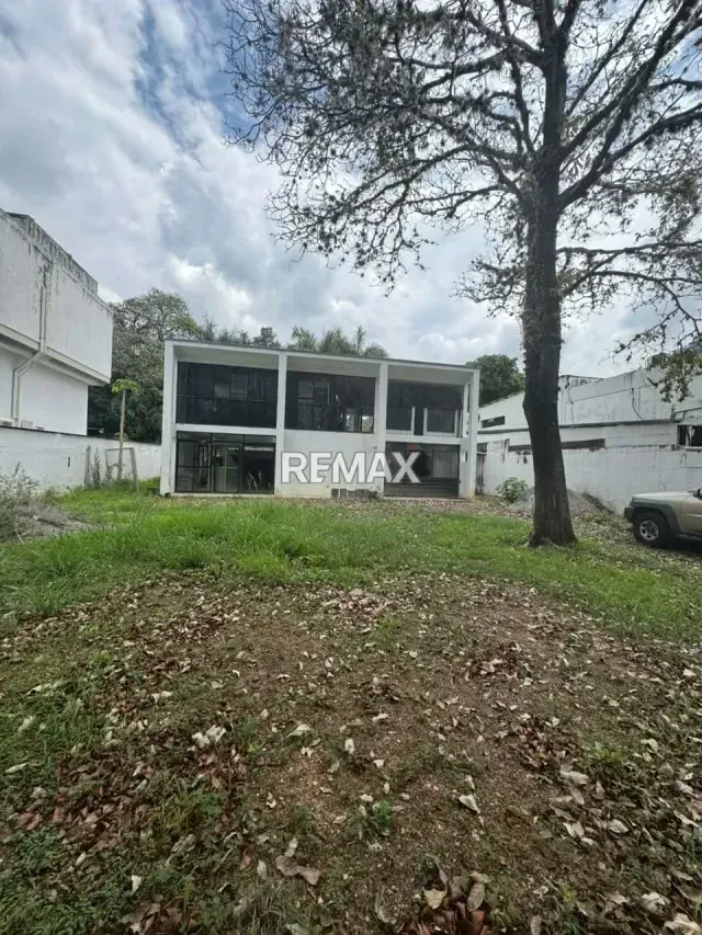 Terreno en venta en Chuao - 2