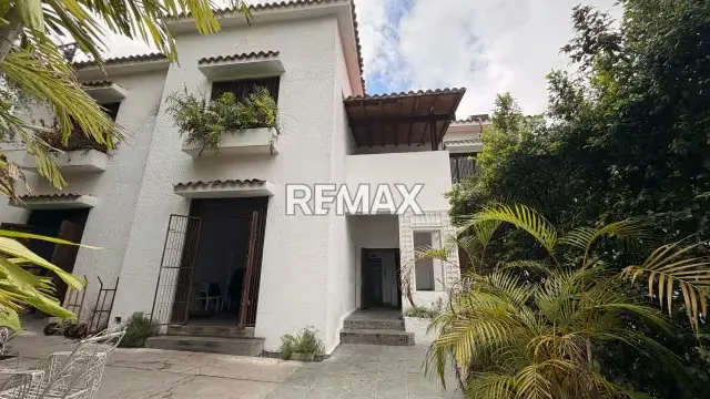 Casa Comercial En Alta Florida En Venta y Alquiler , 699m2 de construcción y 933 de terreno