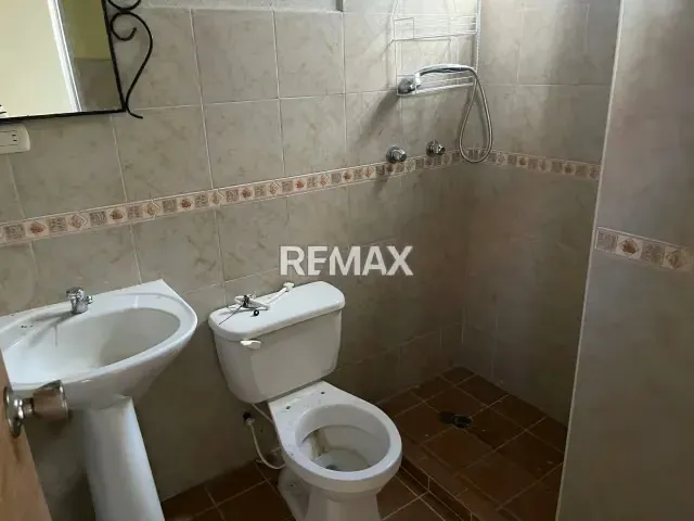 En Venta !!Bella Casa ubicada Parque residencial Urb. Miraflores El espacio, la comodidad y la seguridad que tu familia merece! - 11