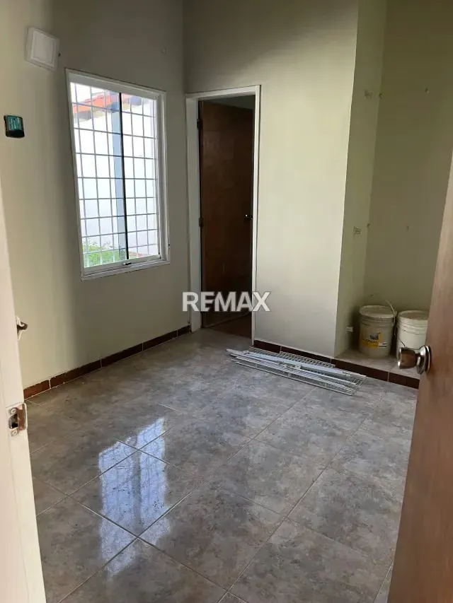 En Venta !!Bella Casa ubicada Parque residencial Urb. Miraflores El espacio, la comodidad y la seguridad que tu familia merece! - 5