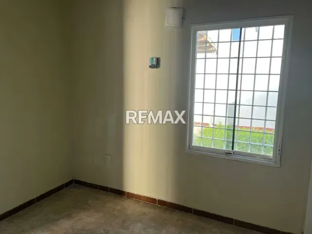 En Venta !!Bella Casa ubicada Parque residencial Urb. Miraflores El espacio, la comodidad y la seguridad que tu familia merece! - 6