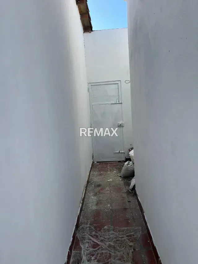 En Venta !!Bella Casa ubicada Parque residencial Urb. Miraflores El espacio, la comodidad y la seguridad que tu familia merece! - 9
