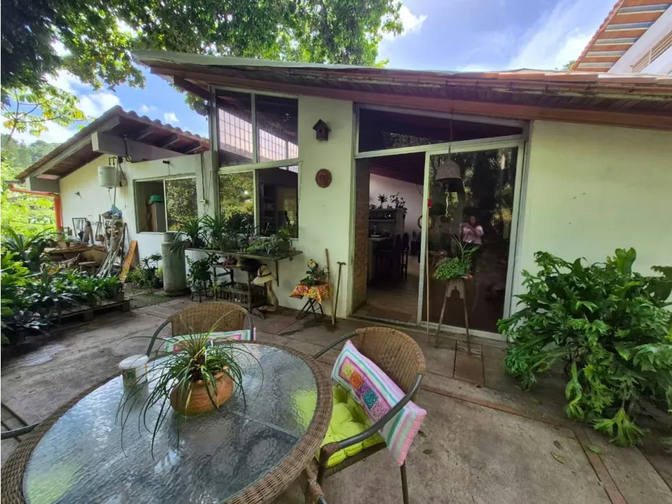 Vendo casa en calle cerrada 600m2 Los Campitos 0385 - 4