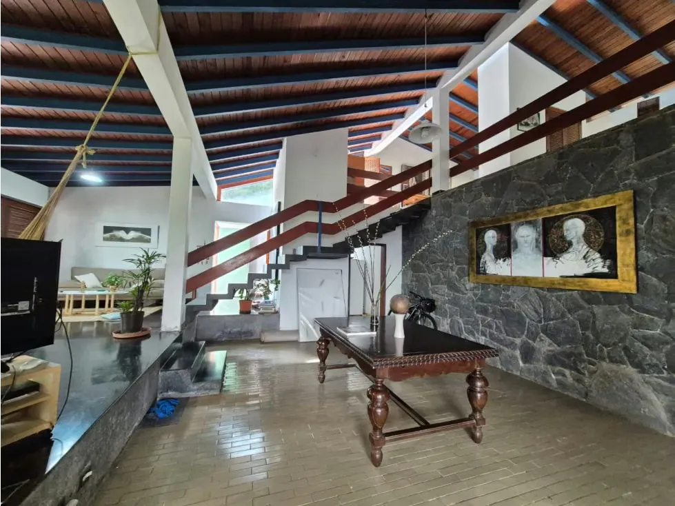 Vendo casa en calle cerrada 600m2 Los Campitos 0385 - 5