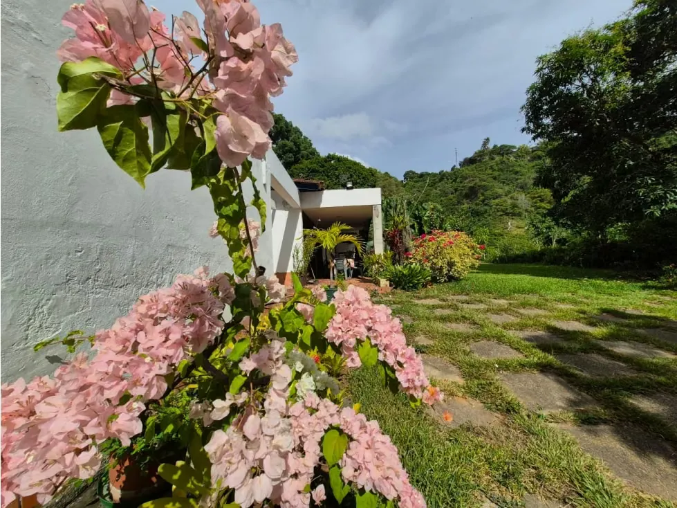Vendo casa en calle cerrada 600m2 Los Campitos 0385 - 6