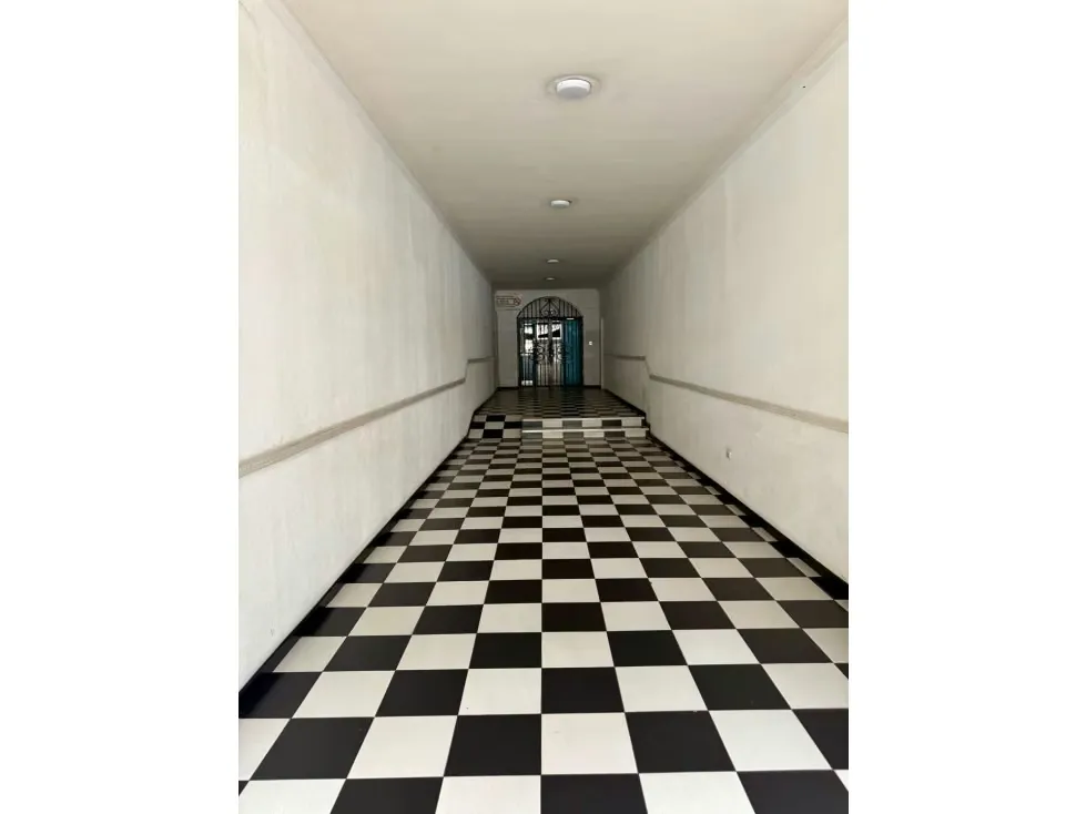 Se alquila oficina amoblada 112m2 Sabana Grande 5905