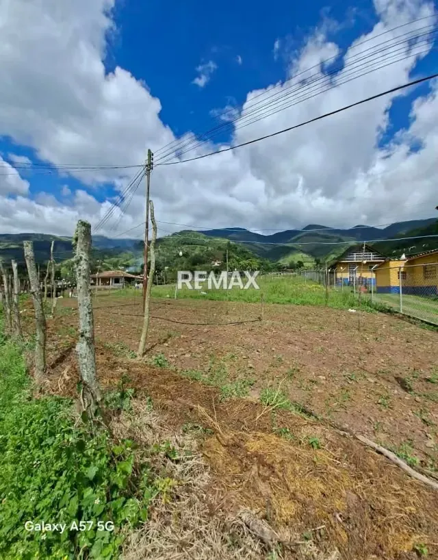 Se vende terreno en el fical aldea salomon municipio Andres Bello Metros² 2,000 - 3