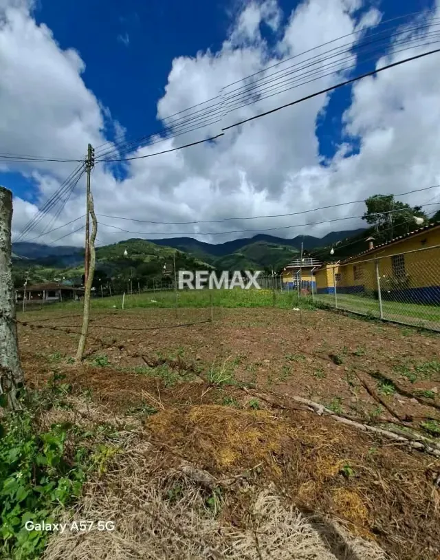 Se vende terreno en el fical aldea salomon municipio Andres Bello Metros² 2,000 - 5