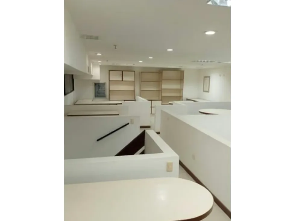 LOCAL EN VENTA 104 M2 - URB EL HATILLO - 7
