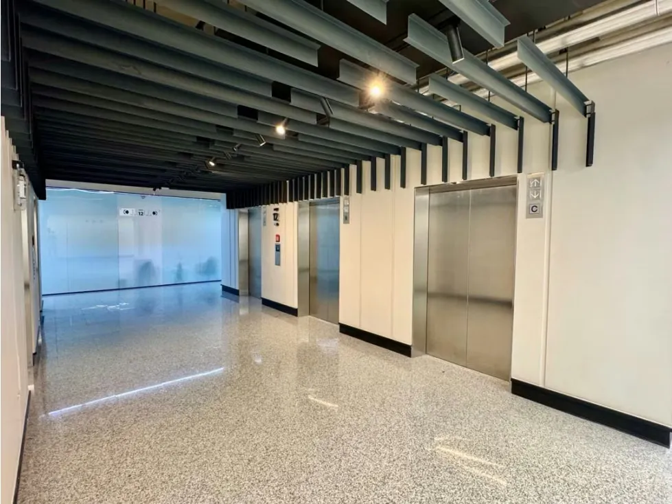 En Venta Oficina Doble Remodelada Torre Madrid Las Mercedes Caracas