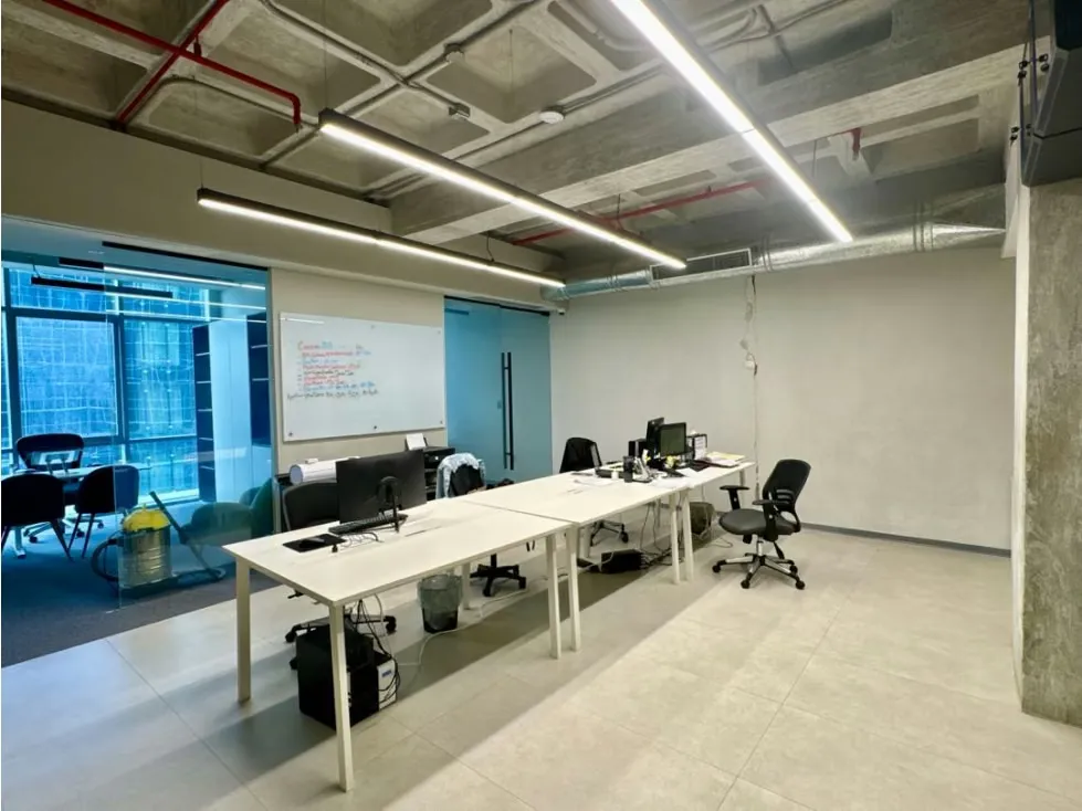 En Venta Oficina Doble Remodelada Torre Madrid Las Mercedes Caracas - 2