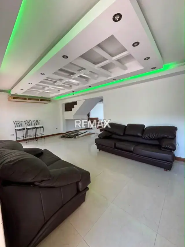 Casa de Exclusividad y confort en la mejor zona del Este! Townhouse en Alquiler – Urb. Villas del Morro.