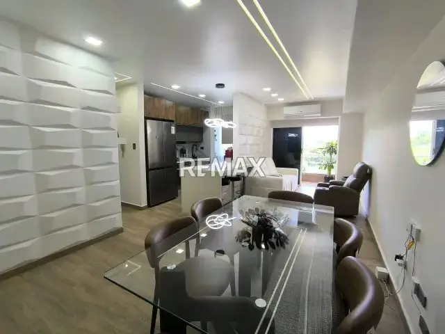 En venta moderno apartamento en Resd. Balcones del Viento en Tazajal, Naguanagua