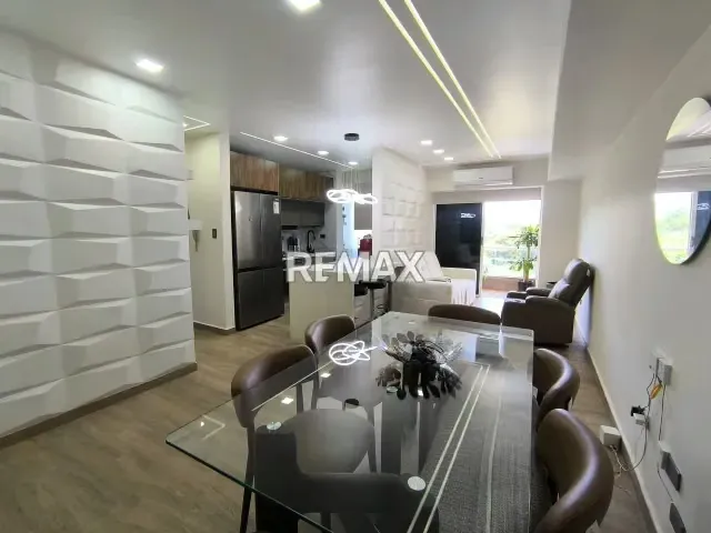 En venta moderno apartamento en Resd. Balcones del Viento en Tazajal, Naguanagua