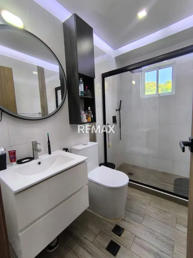En venta moderno apartamento en Resd. Balcones del Viento en Tazajal, Naguanagua - 13