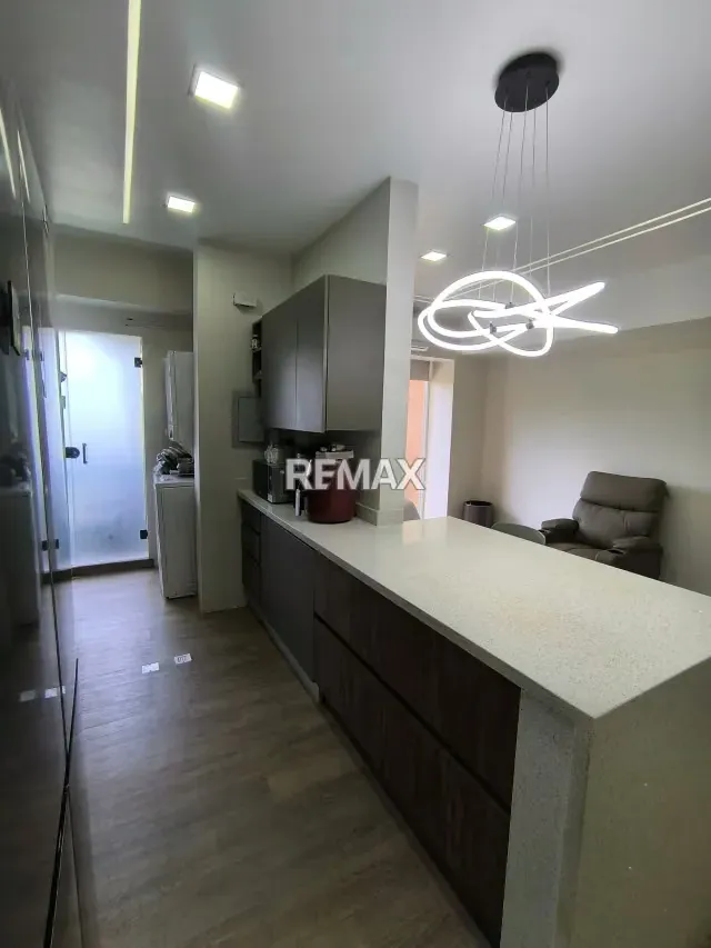 En venta moderno apartamento en Resd. Balcones del Viento en Tazajal, Naguanagua - 9