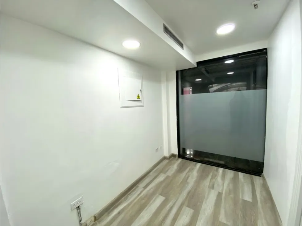 Se alquila oficina 43m2 La Castellana 5382 - 4