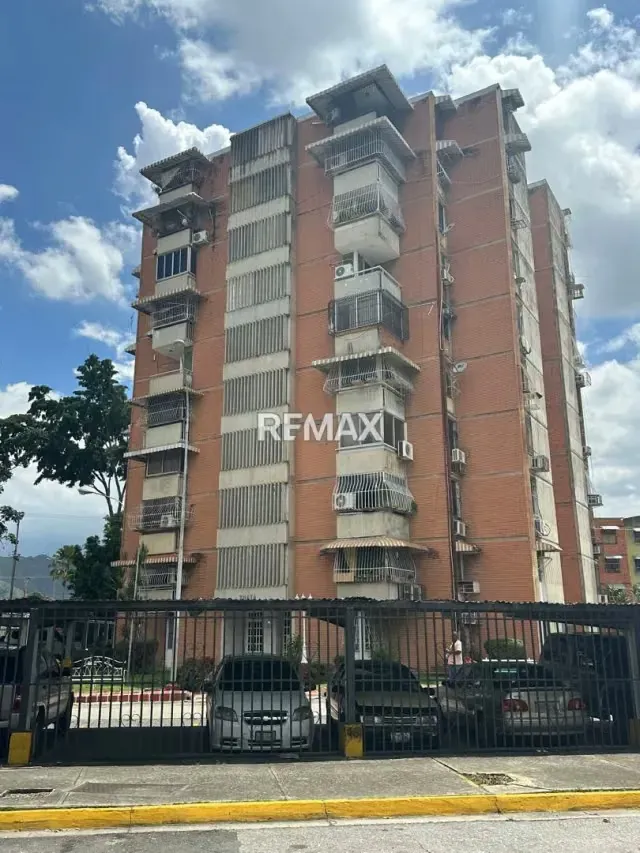 Comodo apartamento de 79 metros cuadrados ubicado en la Urbanizacion San jacinto