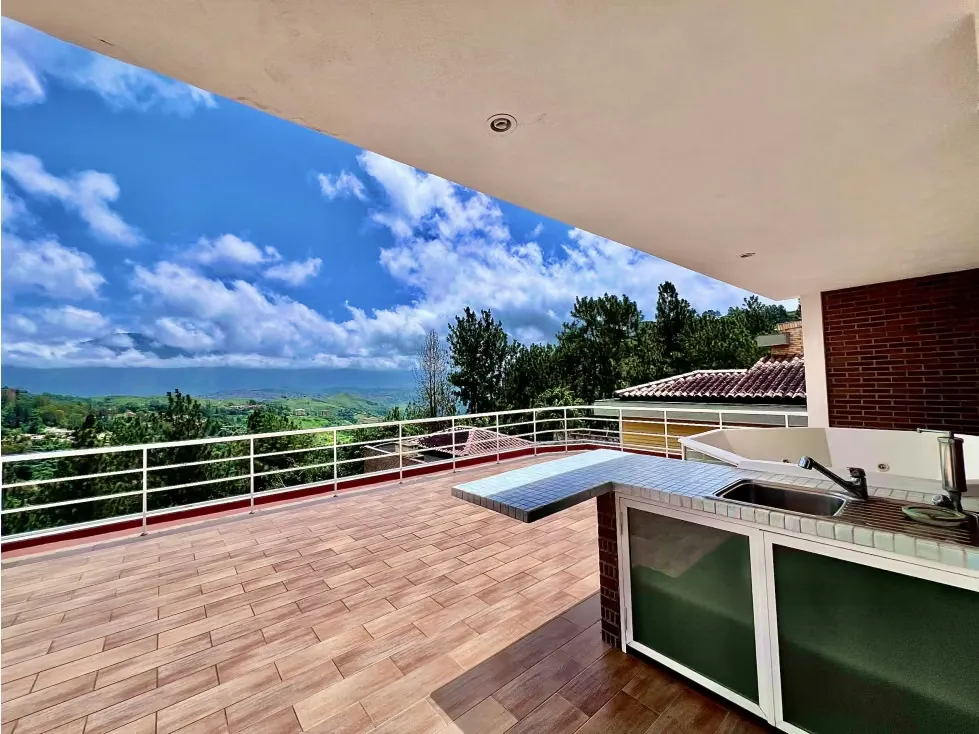CASA ESTILO CONTEMPORANEO EN LOMAS DE LA LAGUNITA 636,30 M2 C. - 22