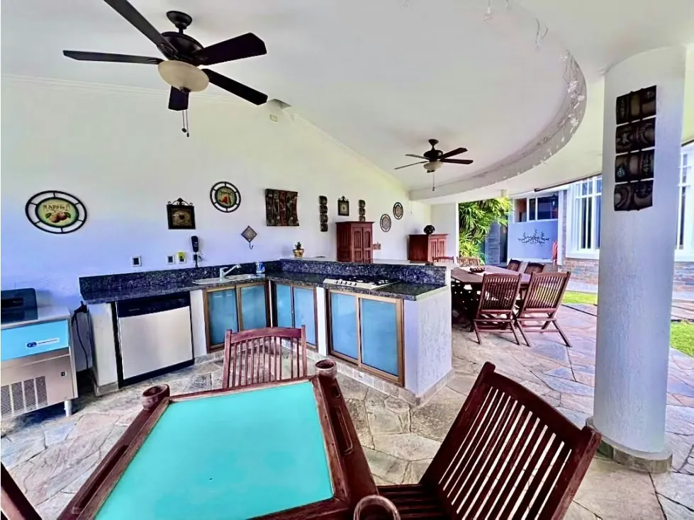 CASA ESTILO CONTEMPORANEO EN LOMAS DE LA LAGUNITA 636,30 M2 C. - 5