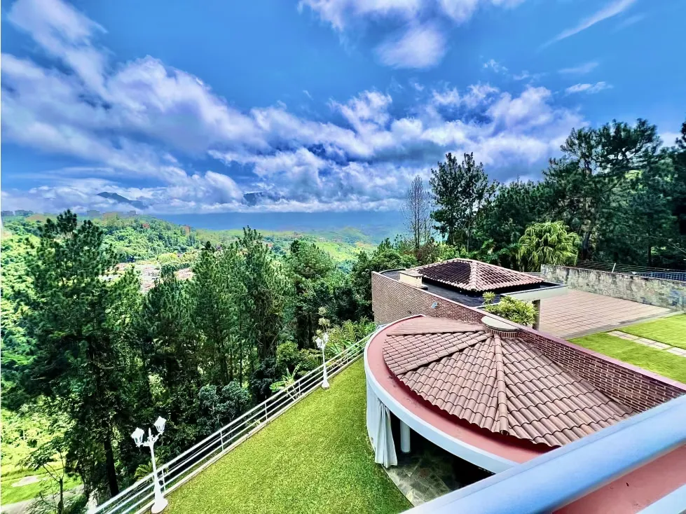 CASA ESTILO CONTEMPORANEO EN LOMAS DE LA LAGUNITA 636,30 M2 C. - 10