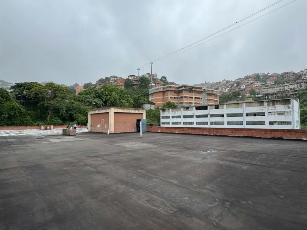 En Venta Edificio Industrial en Palo Verde. Sucre - Caracas - 12